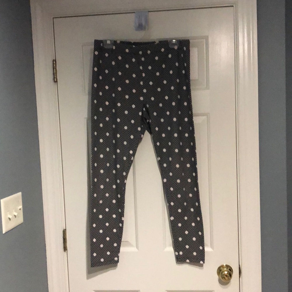 Lady’s polka dot leggings
